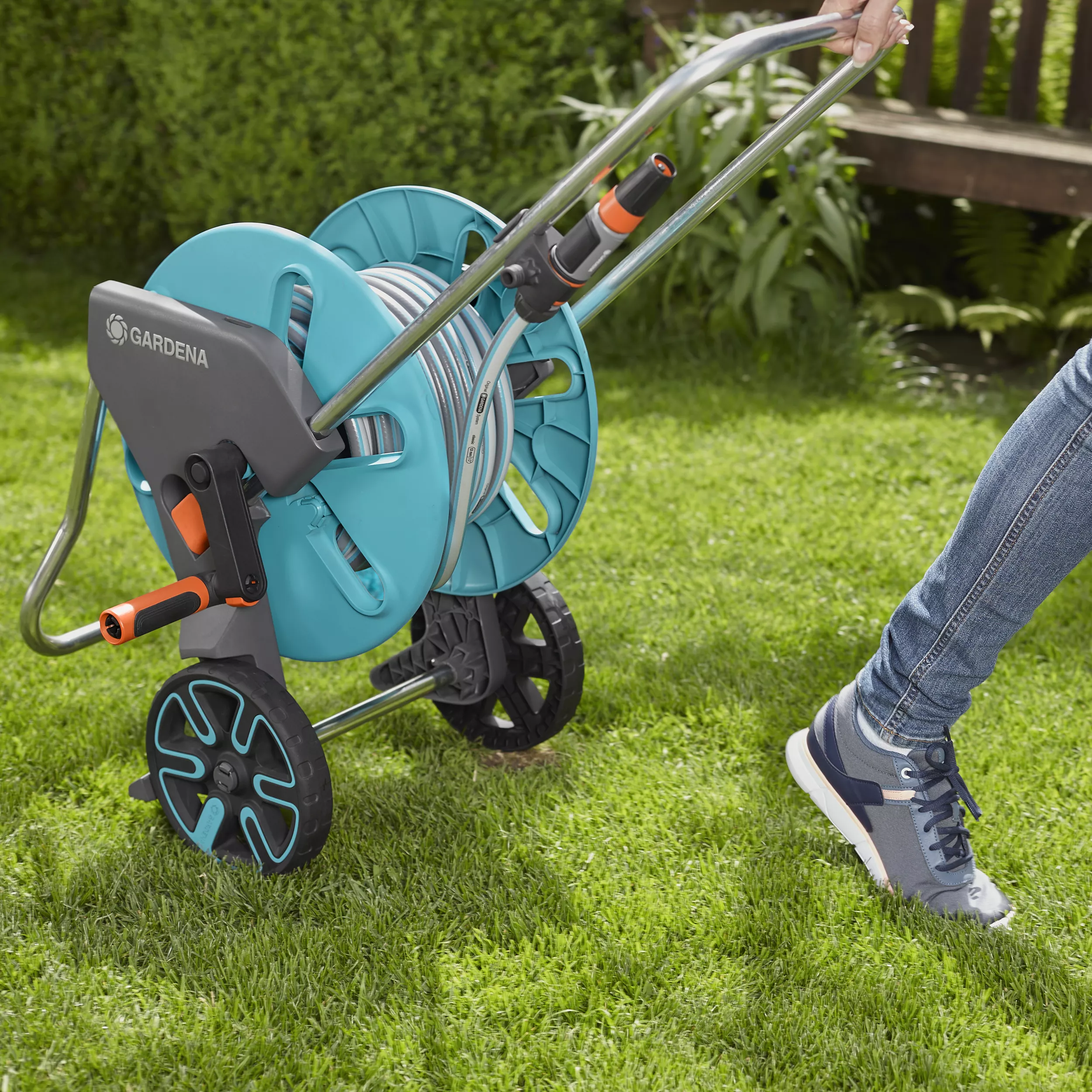 Gardena Aquaroll Freestanding Manual Hose Reel Set (L)20m 2 Gardena Aquaroll Freestanding Manual Hose Reel Set (L)20m - Image 2