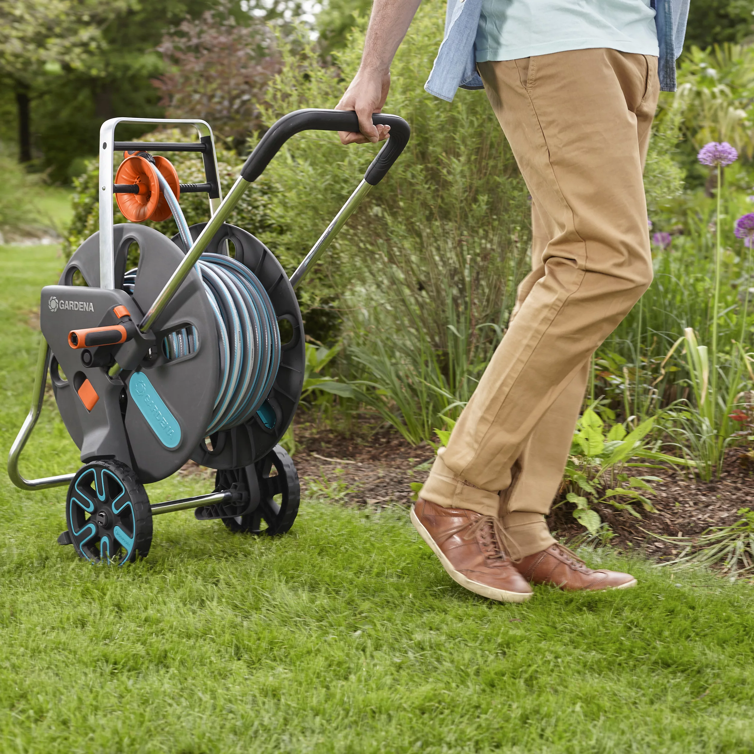 Gardena Aquaroll Freestanding Manual Hose Reel Set (L)50m 4 Gardena Aquaroll Freestanding Manual Hose Reel Set (L)50m - Image 4